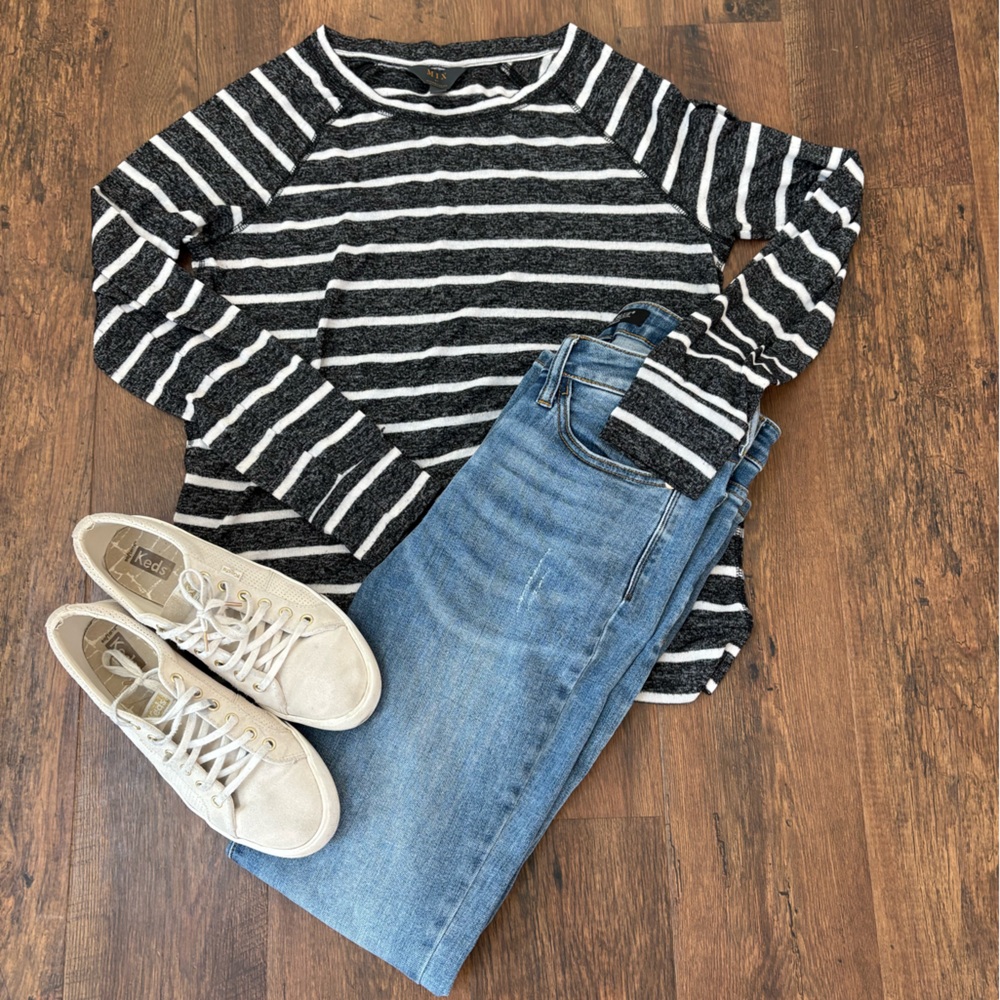 41 Hawthorn Black and White Knit Top